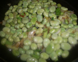 Foto del paso 1 de la receta: Revuelto de habitas frescas con bacalao