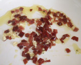 Foto del paso 4 de la receta: Bucatini con queso feta marinado en aceite de oliva y pimienta rosa