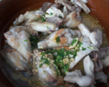 Foto del paso 1 de la receta: Alas de pollo emperejiladas al vino
