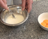 Foto del paso 1 de la receta: Crema de yema para tartas y pasteles