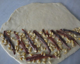 Foto del paso 7 de la receta: Fougasse de anchoas y piñones