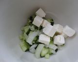 Foto del paso 3 de la receta: Tártaro de feta con trocitos de pepino