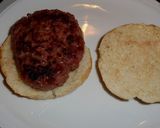 Foto del paso 3 de la receta: Hamburguesa en panecillo para niños