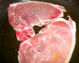 Foto del paso 1 de la receta: Chuletas de cerdo con coñac