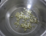 Foto del paso 1 de la receta: macarrones con pollo y tomate.