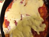 Pizza de rúcula y jamón crudo