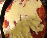 Foto del paso 3 de la receta: Pizza de rúcula y jamón crudo