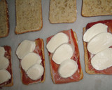 Foto del paso 3 de la receta: Bocadillo caprese con lechuga y jamón