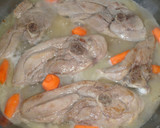 Foto del paso 2 de la receta: Chuletas de pavo con salsa de vino y zanahorias