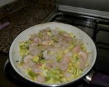 Foto del paso 2 de la receta: Pastel de puerros, calabacín y gambas