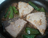 Foto del paso 3 de la receta: Medallones de atún encebollados
