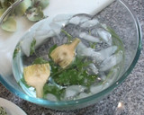 Foto del paso 2 de la receta: Alcachofas con almejas en salsa