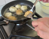 Foto del paso 5 de la receta: Buñuelos de bacalao crujientes