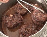 Foto del paso 7 de la receta: Carrilleras de cerdo guisadas al vino tinto