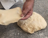 Foto del paso 5 de la receta: Cómo amasar pan a mano