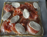 Foto del paso 4 de la receta: Hojaldre de mozzarella, jamón y tomate