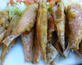 Foto del paso 3 de la receta: Salmonetes fritos con guarnición