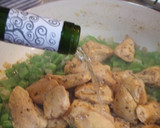 Foto del paso 4 de la receta: Pechuga de pollo con salsa de cebolla y judías verdes