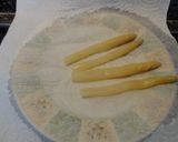 Foto del paso 1 de la receta: Tortilla de espárragos y surimi