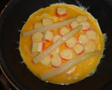 Foto del paso 3 de la receta: Tortilla de espárragos y surimi