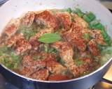 Foto del paso 5 de la receta Pechuga de pollo con salsa de cebolla y judías verdes