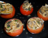 Foto del paso 3 de la receta: Tomates asados con pétalos crujientes