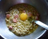 Foto del paso 2 de la receta: Tortilla con sobrantes de tallarines