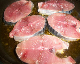 Foto del paso 1 de la receta: Bonito cartagenero en fritada