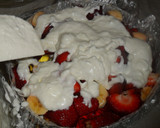 Foto del paso 6 de la receta: Torta de yogurt helado con gelatina y frutas rojas