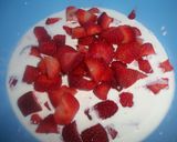 Foto del paso 1 de la receta: Helado casero de fresas con nata y yogur