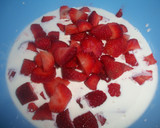 Foto del paso 1 de la receta: Helado casero de fresas con nata y yogur