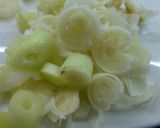 Foto del paso 1 de la receta: Revuelto de ajetes frescos