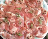 Foto del paso 1 de la receta: Chuletitas de pavo al romero con revuelto de brécol
