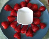 Foto del paso 5 de la receta: Fresas y melón con crema de yogurt griego a la menta