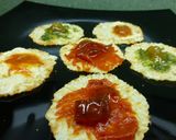 Foto del paso 1 de la receta: Galletas de queso con cremas saladas