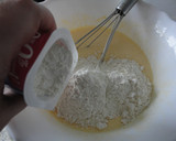 Foto del paso 2 de la receta: Bizcocho de yogur y arándanos