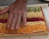 Foto del paso 8 de la receta: Tarta de hojaldre con crema y frutas naturales