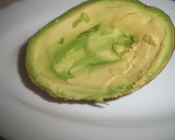 Foto del paso 1 de la receta: Aguacates rellenos de ensalada de atún y surimi