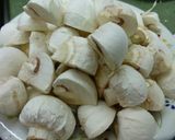 Foto del paso 1 de la receta: Chupito de champiñones con crema de verduras y virutas de jamón