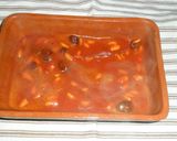 Foto del paso 2 de la receta: Salmón gratinado al all i oli con salsa de tomate, pasas y piñones