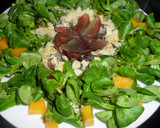 Foto del paso 3 de la receta: Ensalada de canónigos, frutas y almendras