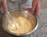 Foto del paso 5 de la receta: Tarta de galletas con fresones