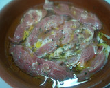 Foto del paso 1 de la receta: Chuletas de pavo adobadas al ajillo con vino blanco al horno