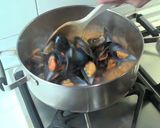Foto del paso 7 de la receta: Mejillones a la marinera con tomate