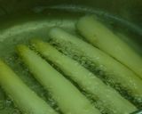 Foto del paso 1 de la receta: Habitas y guisantes con espárragos y huevo
