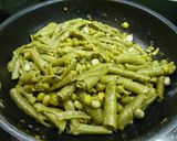 Foto del paso 5 de la receta: Habitas y guisantes con espárragos y huevo