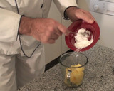 Foto del paso 1 de la receta: Yogurt de piña casero