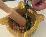 Foto del paso 6 de la receta: Pollo con cigalas, mar y montaña