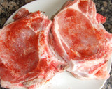 Foto del paso 1 de la receta: Chuletas de cerdo con vinagreta de alcaparras