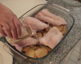 Foto del paso 3 de la receta: Merluza al horno al estilo menorquín